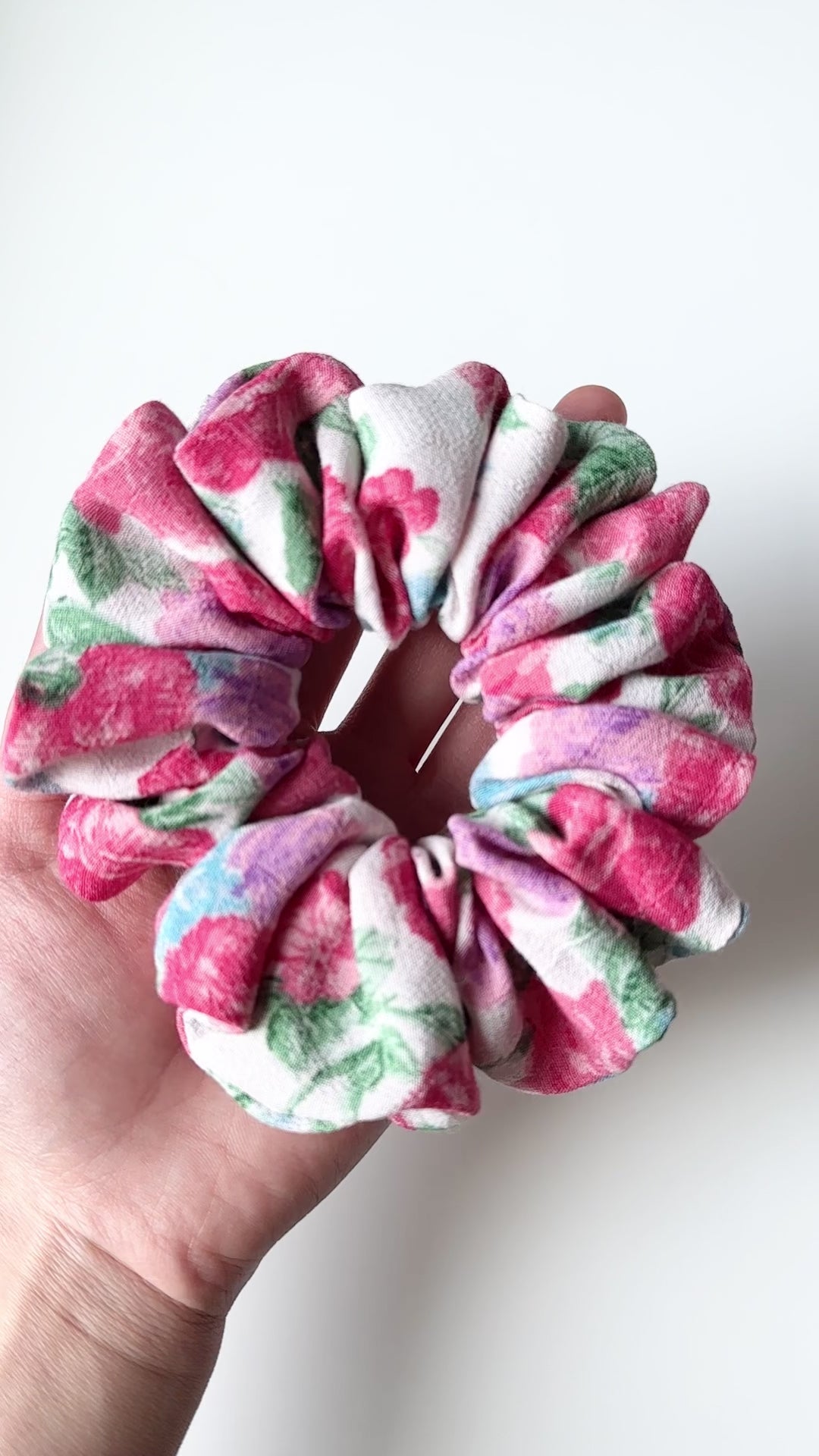 Viskose-Scrunchie – liebevoll handgefertigt